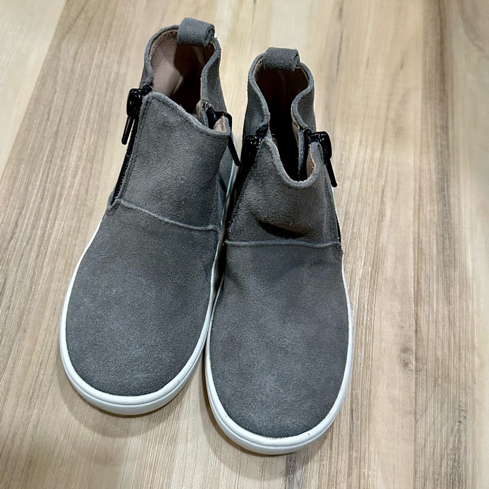 Monkey feet zip booties
